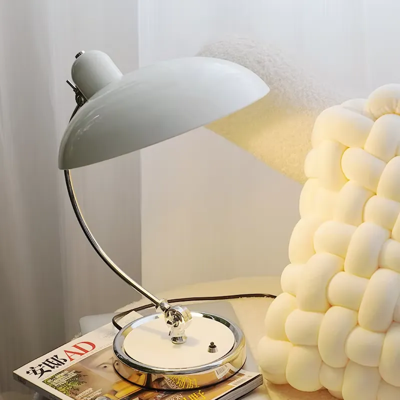 モダンなコードレスアイロン型デスクランプ。クラシックな曲線デ - Solar Lamp のレビューと価格