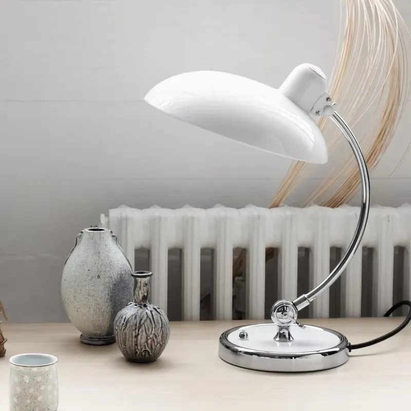 モダンなコードレスアイロン型デスクランプ。クラシックな曲線デ - Solar Lamp のレビューと価格