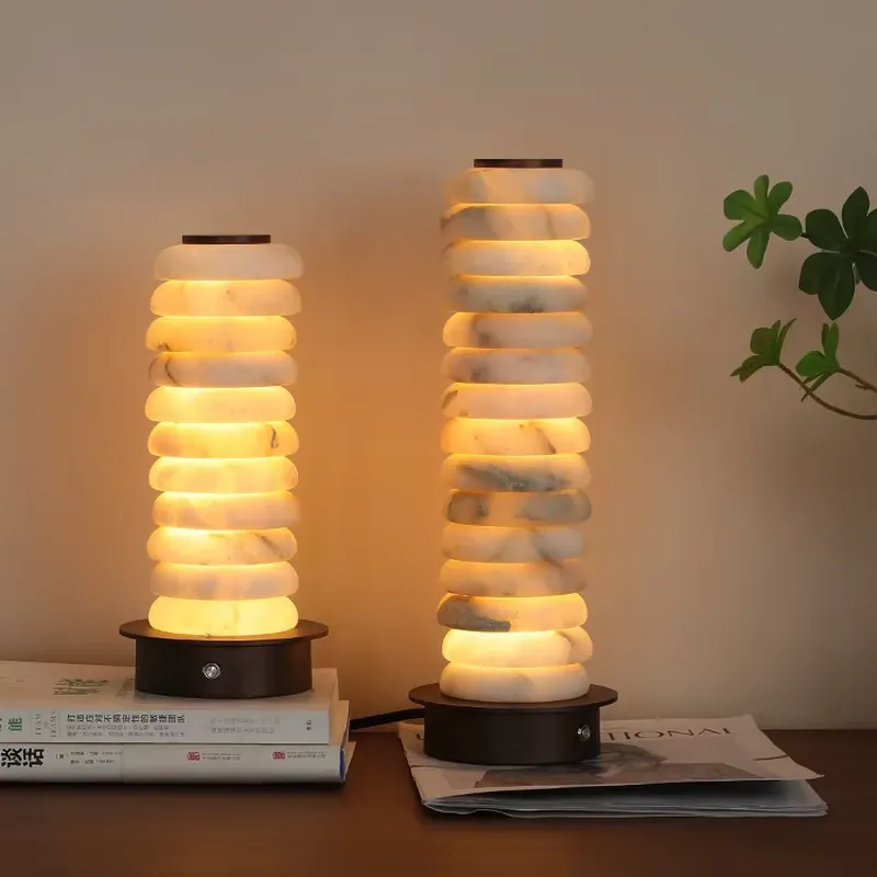 高級感あふれるスペイン産大理石を使用したデザイナーズデスクラ - Solar Lamp のレビューと価格