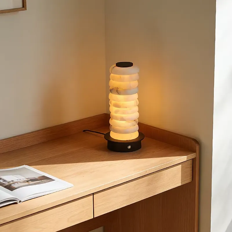 高級感あふれるスペイン産大理石を使用したデザイナーズデスクラ - Solar Lamp のレビューと価格