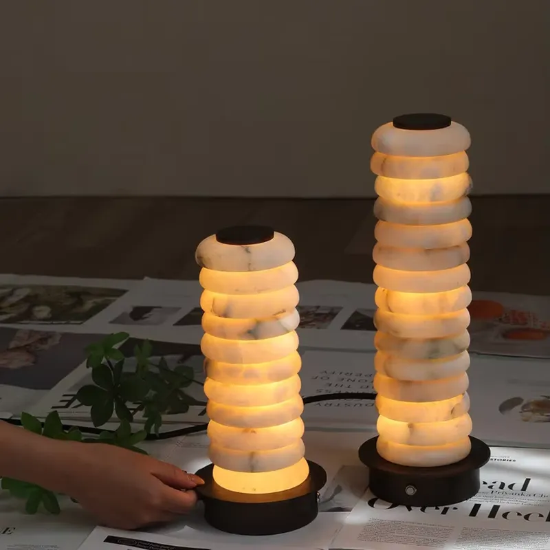高級感あふれるスペイン産大理石を使用したデザイナーズデスクラ - Solar Lamp のレビューと価格
